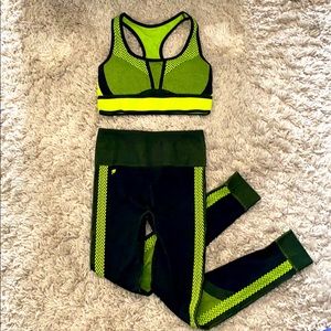 Fabletics high waisted legging & sports bra set